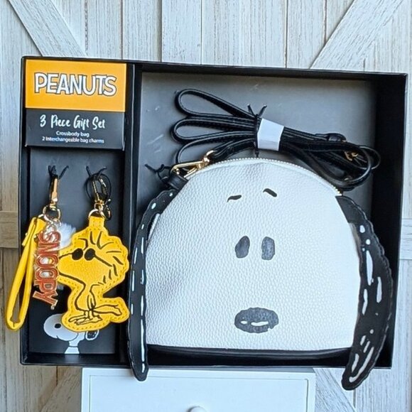 NIB Adorable 3 Pcs PEANUTS Crossbody Bag, 2 Bag Charms Gift set - Picture 2 of 6